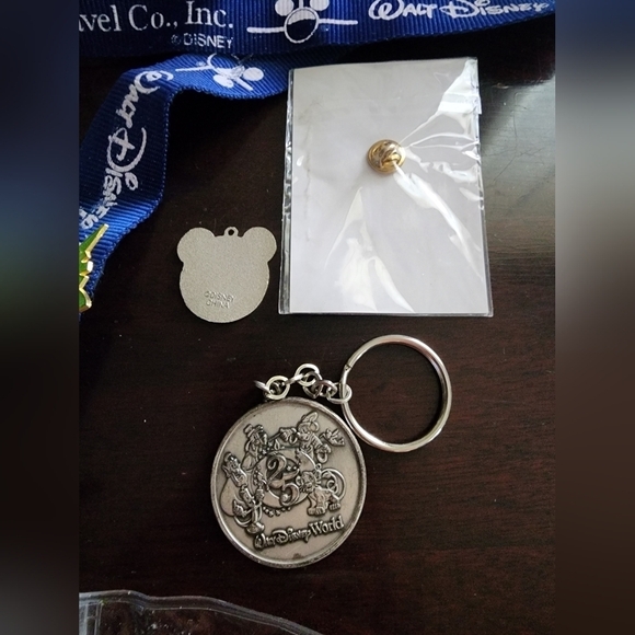 Disney Pin Set - Picture 5 of 5